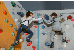 Come costruire una parete da arrampicata per bambini a casa